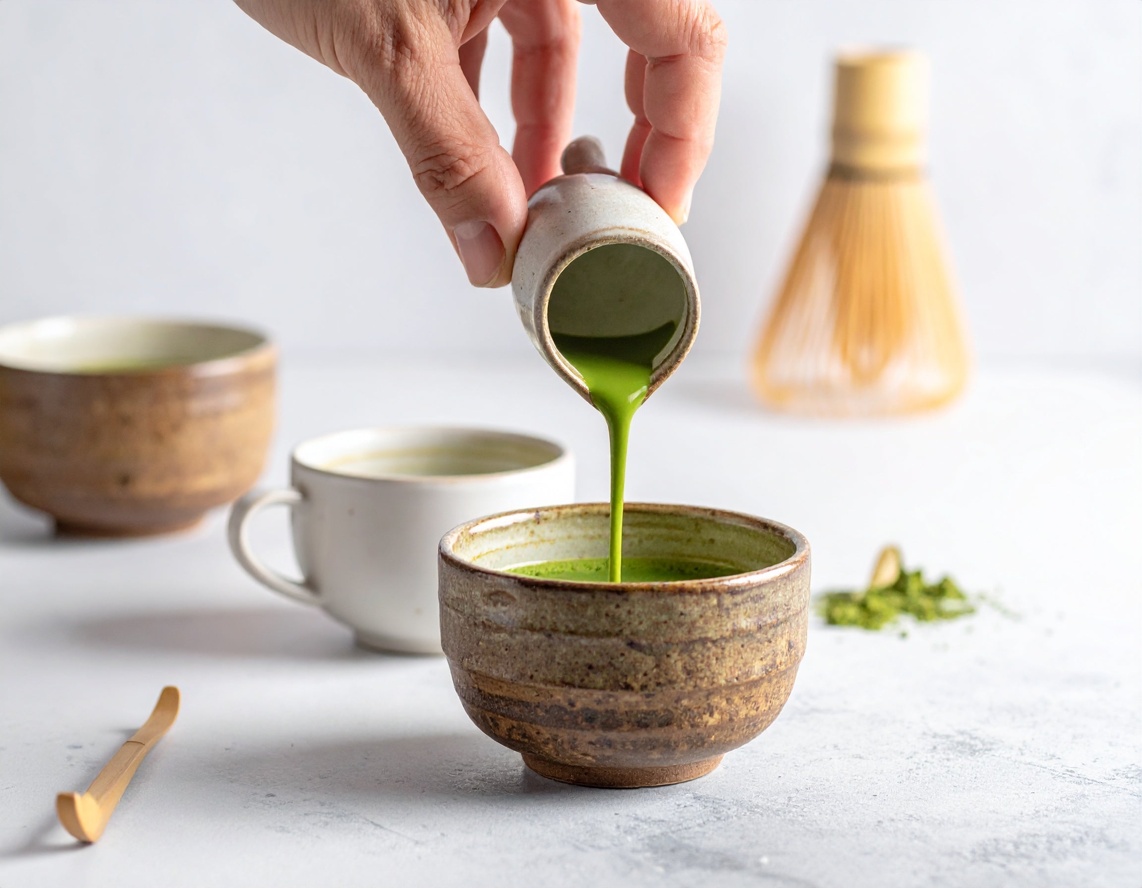 Wat is matcha en wat doet het? Alles over dit groene superpoeder - NÕMIN CHA